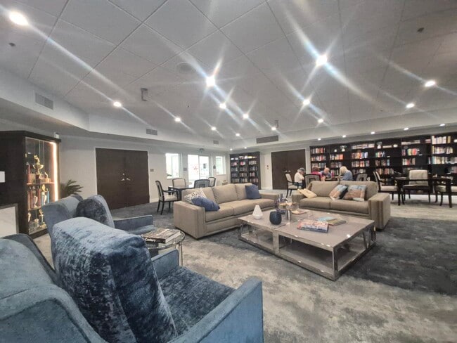 Building Photo - 12654 Via Ravenna