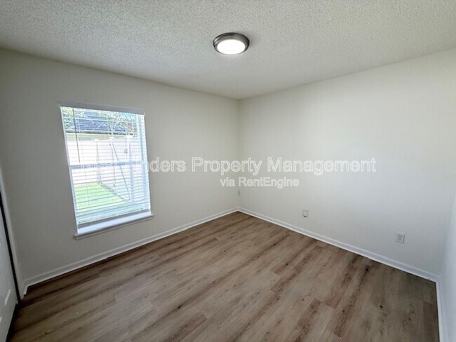 Building Photo - 732 Grand Parke Dr