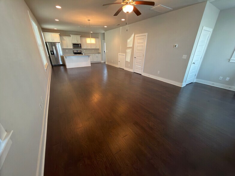 Building Photo - 792 Cottage Park Dr