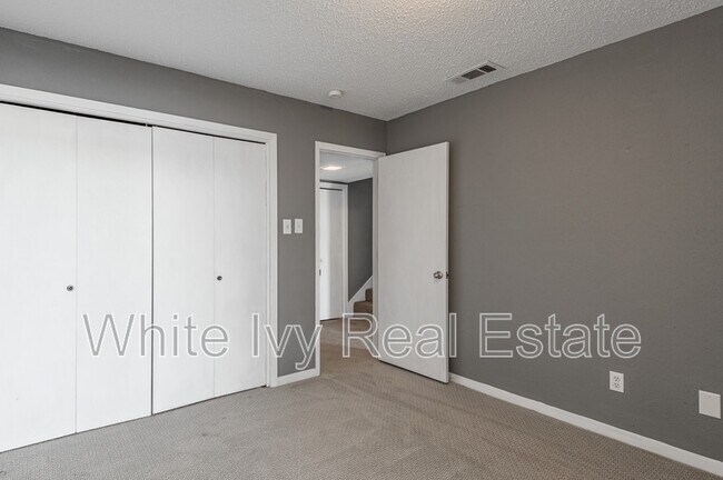 Building Photo - 356 Peach Is Rd