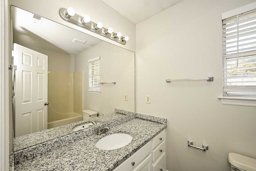Building Photo - 1009 Nighthawk Ln