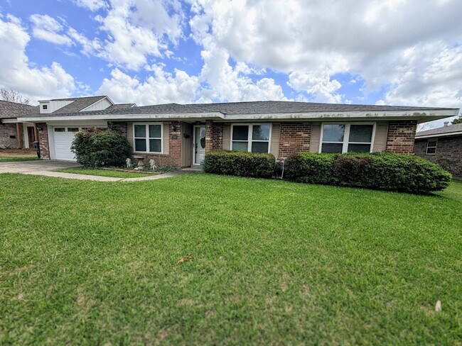 Building Photo - Spacious 3-Bedroom House in Lake Charles - Huge Backyard & Storage Shed