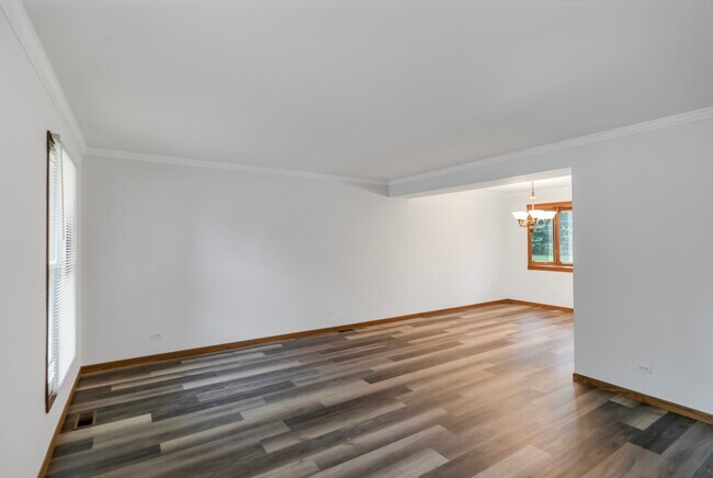 Building Photo - 30W274 Brighton Ct