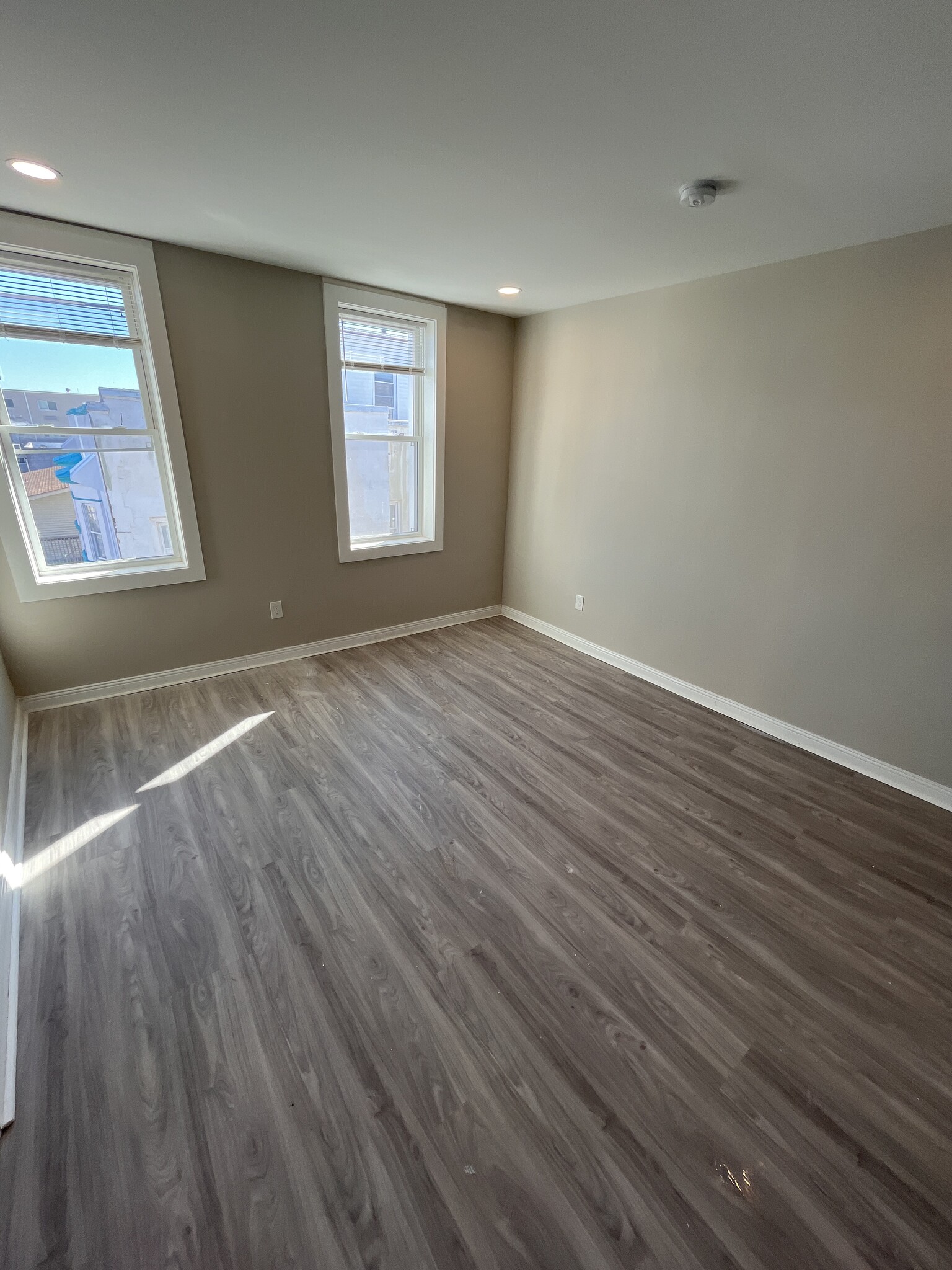 Building Photo - 101 S Victoria Ave