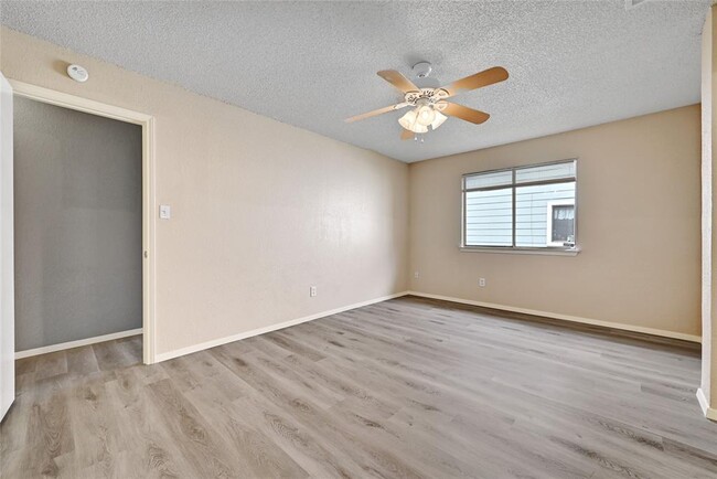 Building Photo - 2100 Balsam Way