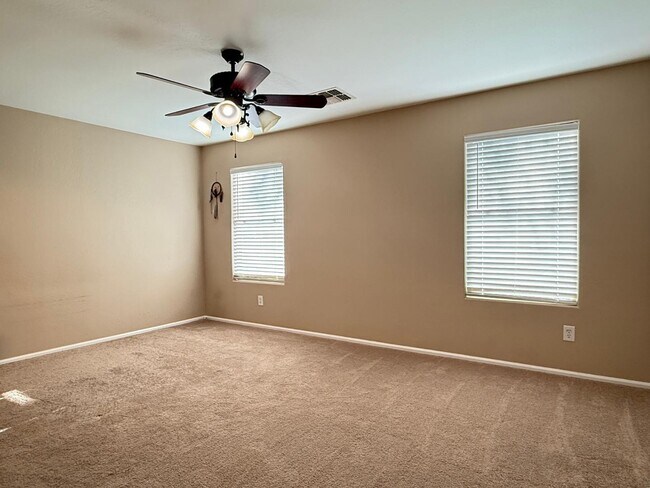 Building Photo - 4533 S 236th Dr