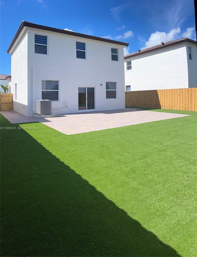 Building Photo - 2651 SE 24th Dr