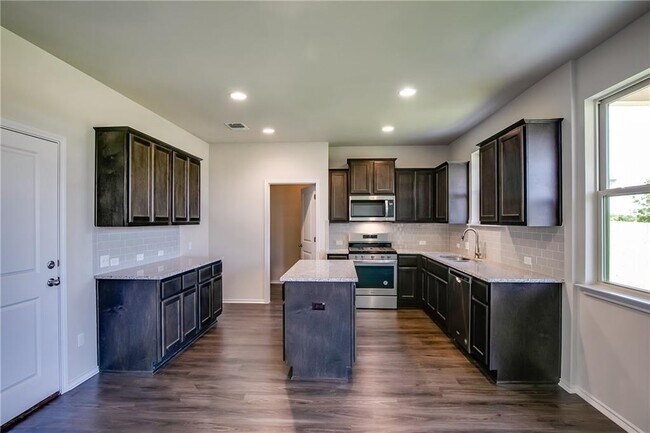 Building Photo - 349 Horsemint Way