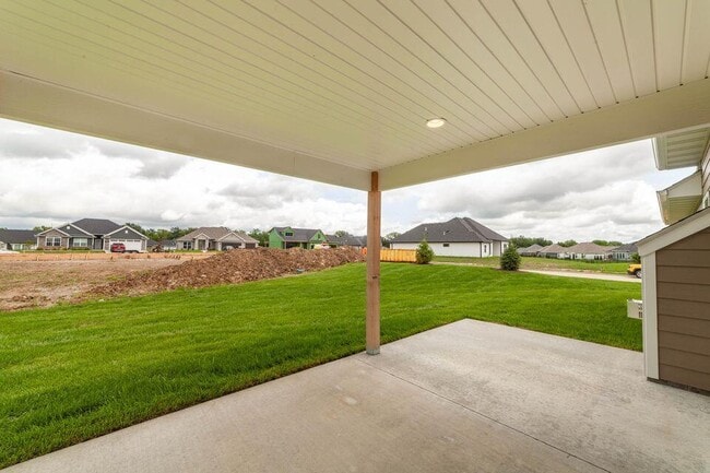 Building Photo - 4825 Kenora Dr