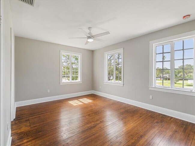 Building Photo - 456 Gardenia St