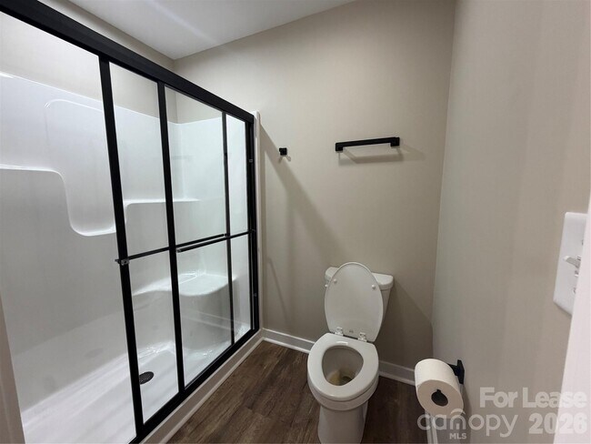 Building Photo - 626 W Bell St