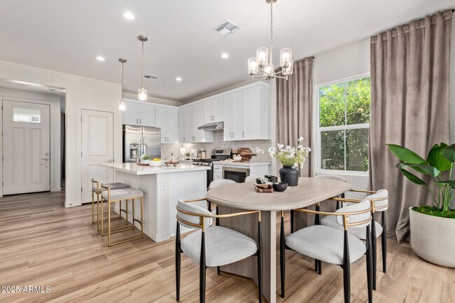 Building Photo - 1511 W Sierra Vista Dr