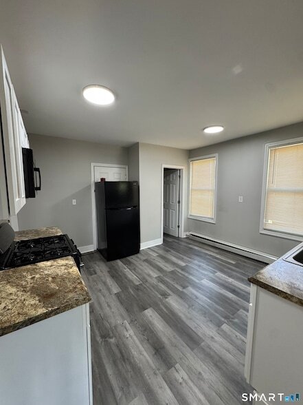 Building Photo - 222 Hallock Ave