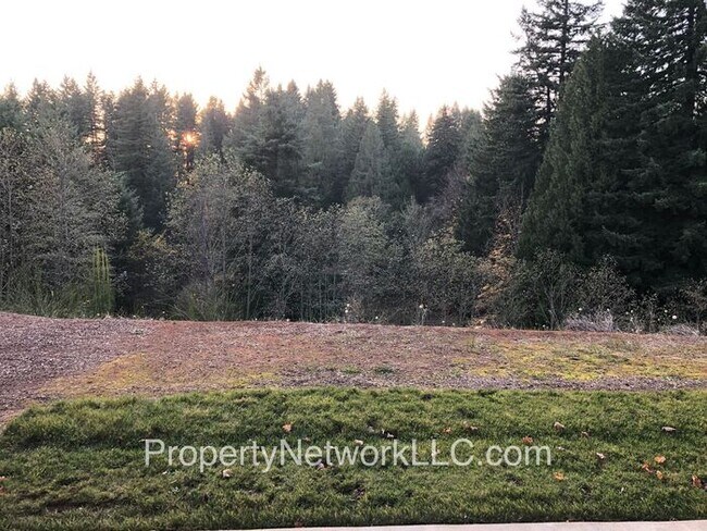 Building Photo - Outstanding Townhouse in Sandy Oregon