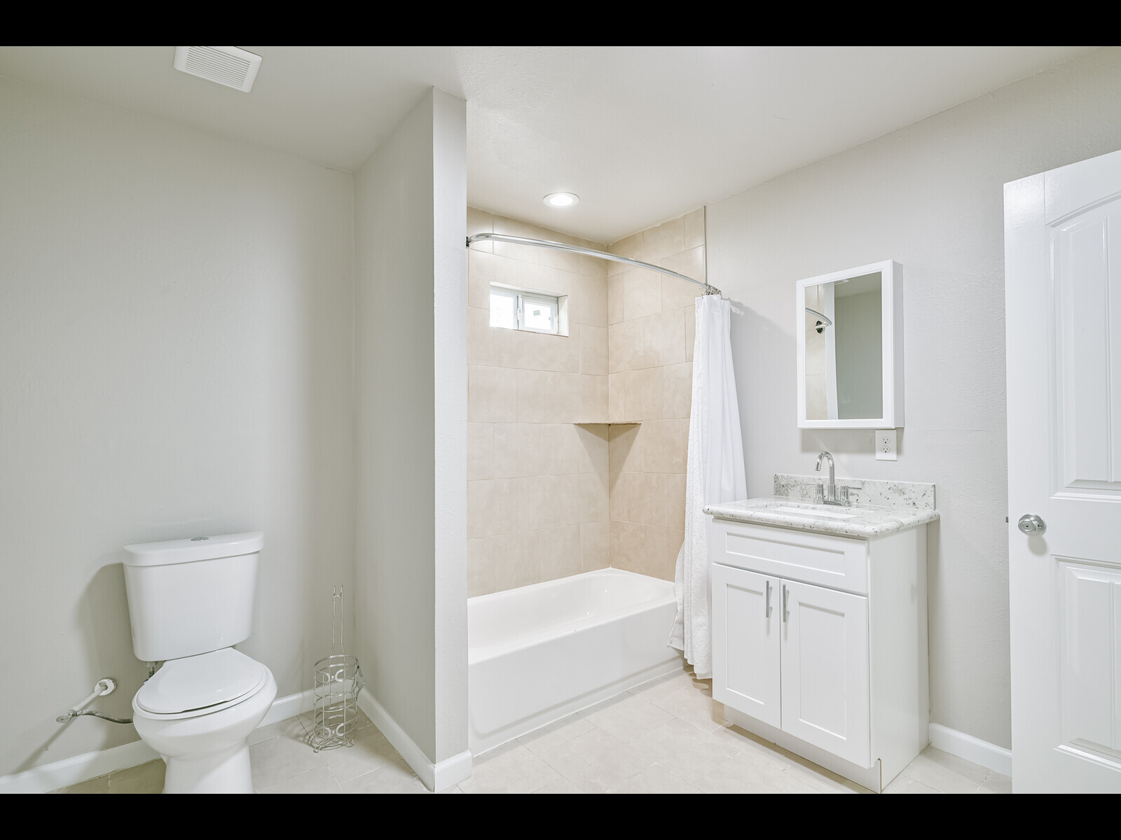 Unit 2 Bathroom - 5017 Boicewood St