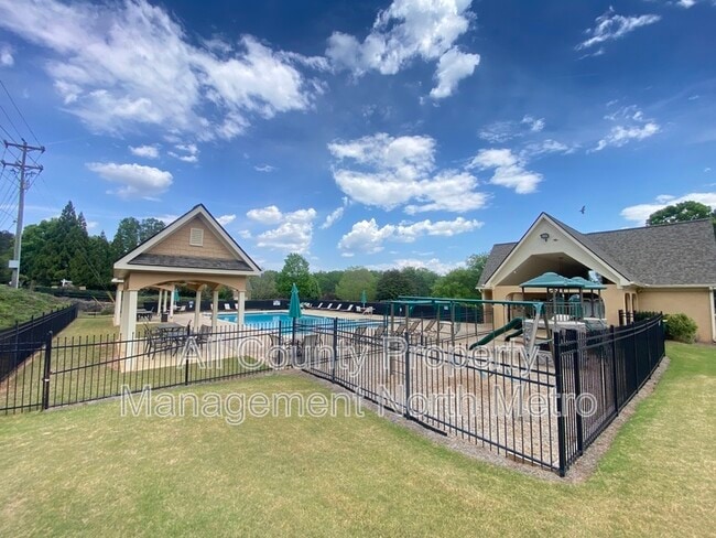 Building Photo - 3736 High Gables W