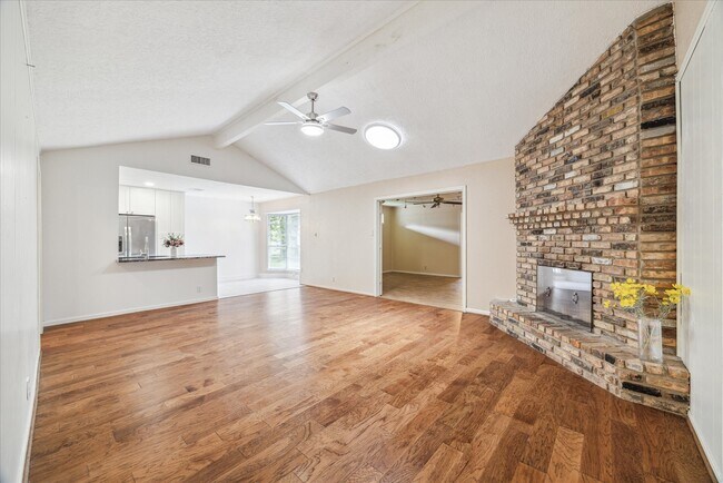 Building Photo - 5359 Little John Ln