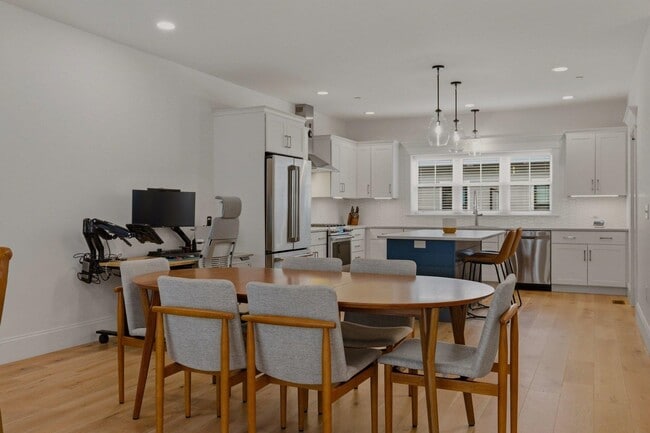 Building Photo - 50 Cate St