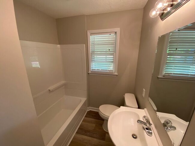 Building Photo - Remodeled 3Bed/2Bath home in Durham