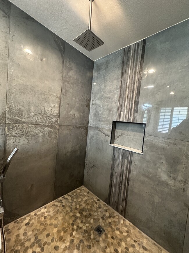 Building Photo - 8317 San Ramon Dr