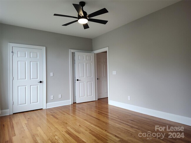 Building Photo - 1129 Park West Dr