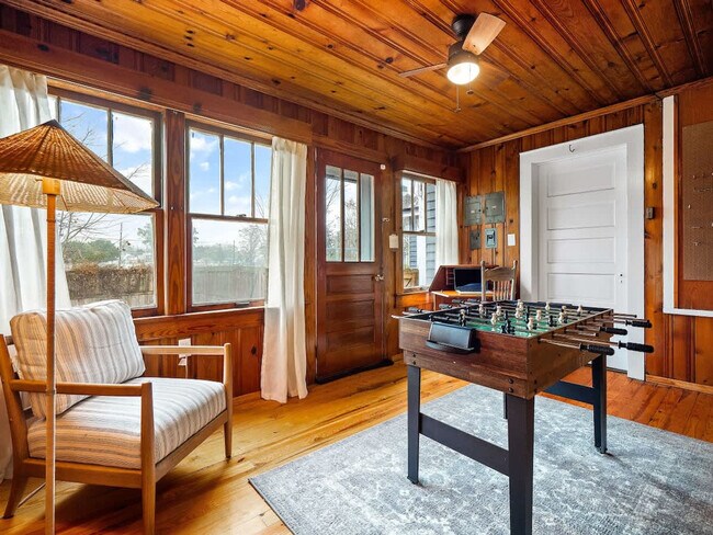 Building Photo - 2ND East Drive-SI ID1496103P