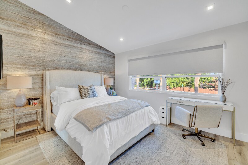 Building Photo - 1991 NE 15th Ave