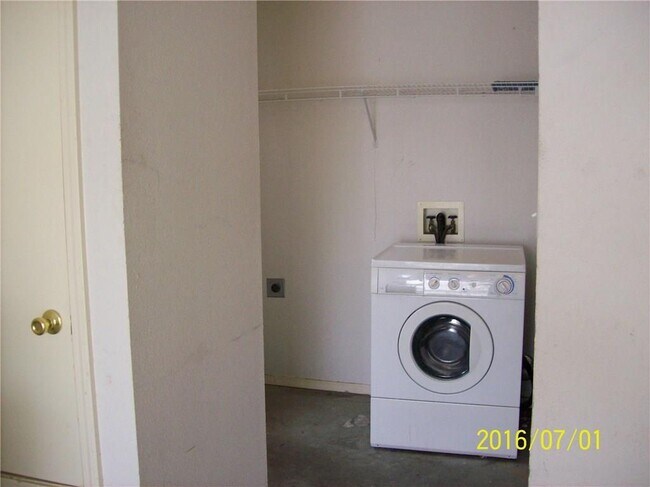 Building Photo - 11793 Corona Crest Ave