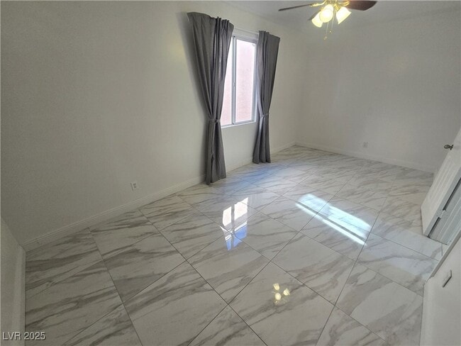 Building Photo - 9893 Canyon Peak Dr
