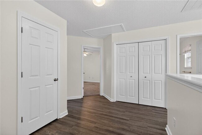 Building Photo - 275 Cottonwood Creek Cir