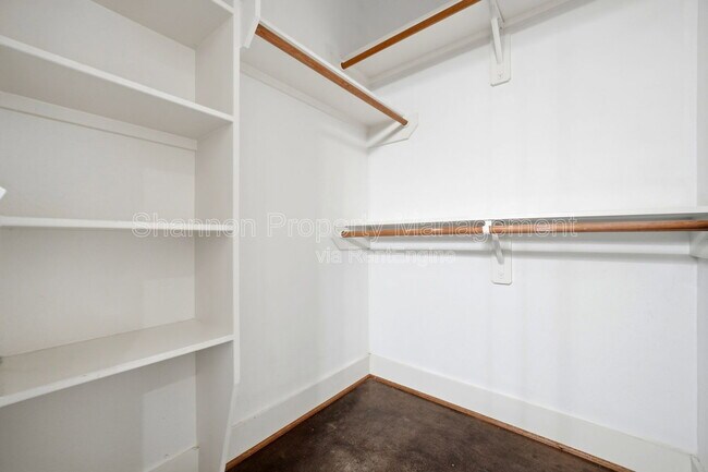 Building Photo - 2323 Sperber Ln