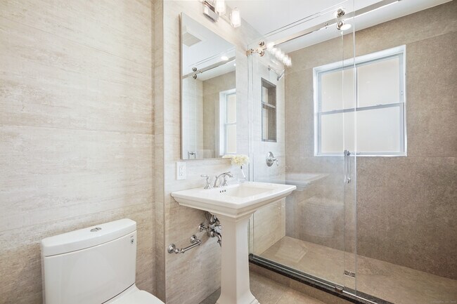 Building Photo - 31 East Ave