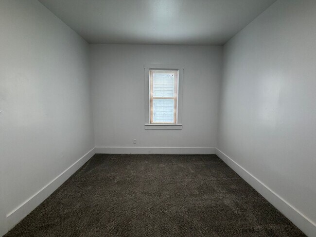 Building Photo - 1122-1124 Hoover Pl NW Canton Oh 44703   .UA .T1