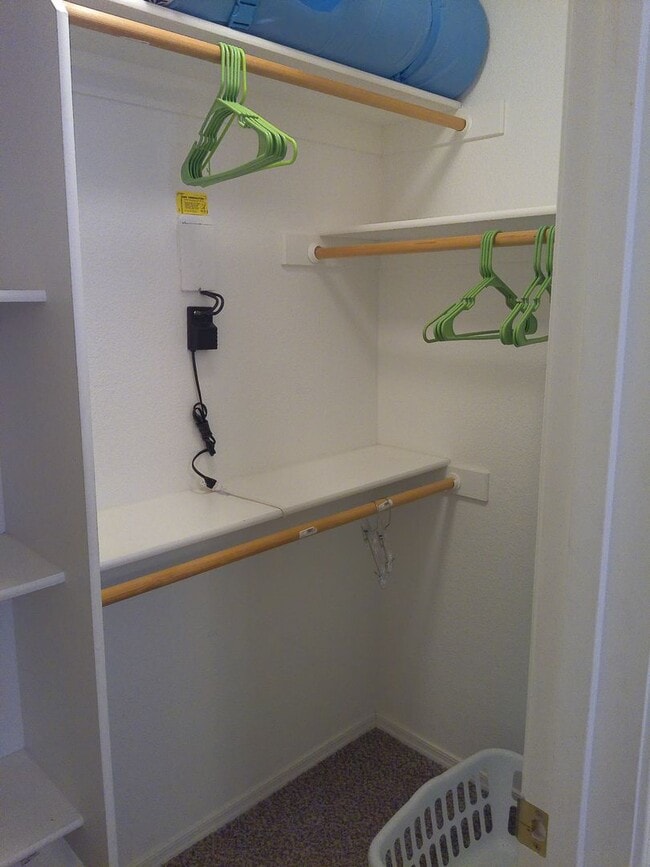 Building Photo - Seasonal Winter Rental Nov 1st to April 30...