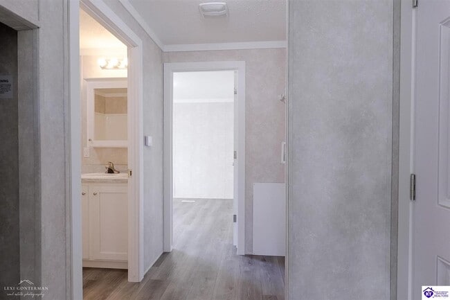 Building Photo - 105 Hastings Dr