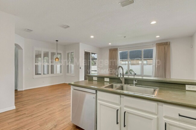 Building Photo - 3912 Heirloom Rose Pl