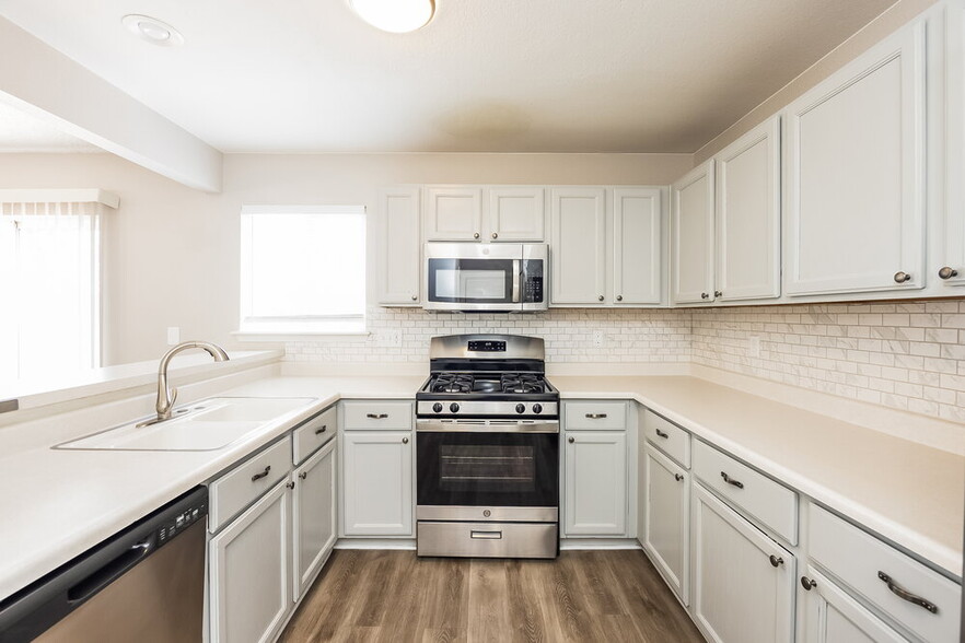 Building Photo - 6325 Ashridge Ct