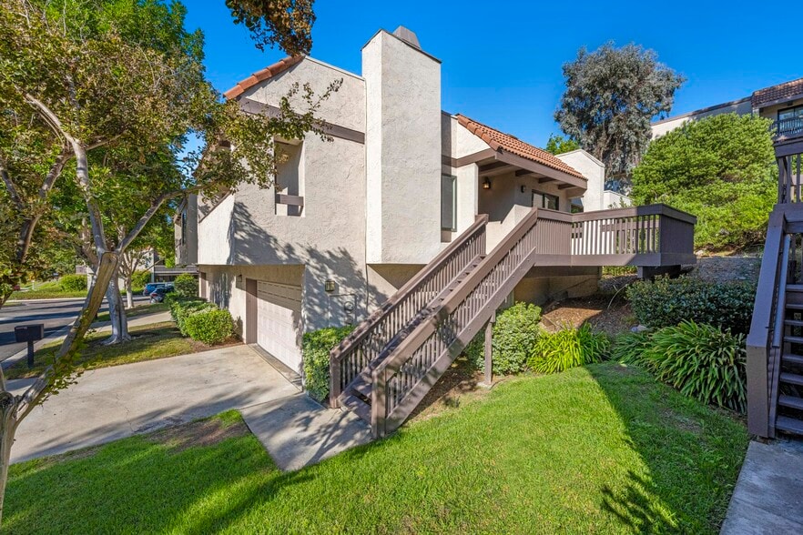 Building Photo - 5275 Reservoir Dr