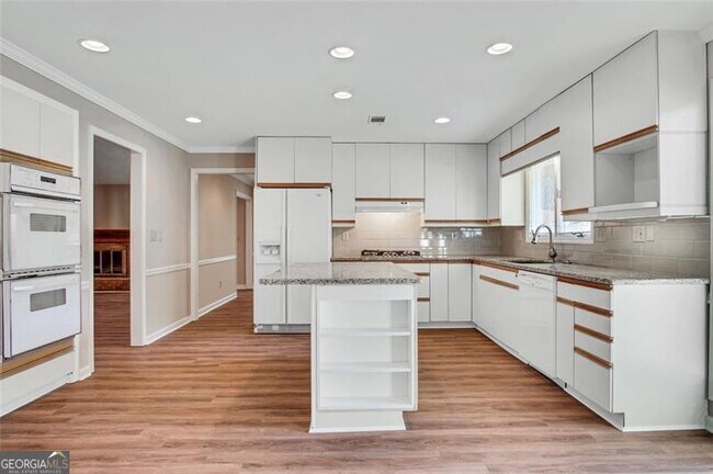 Building Photo - 2052 Old Forge Way