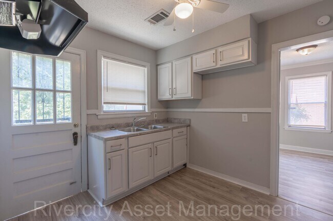 Building Photo - 1009 McEvers Rd