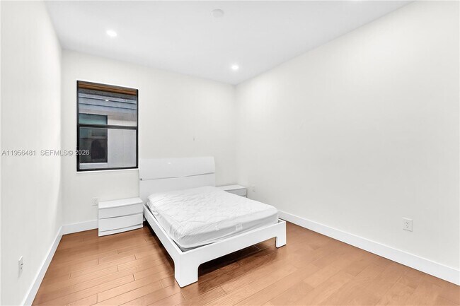 Building Photo - 10250 NW 76th Terrace