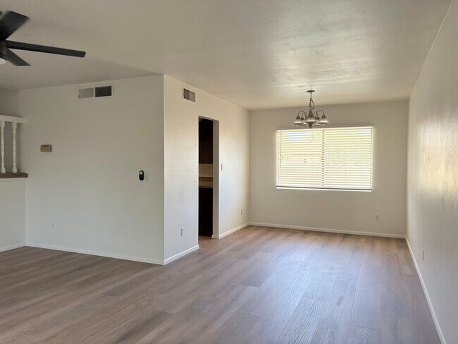 Dining Area - 2715 S Cottonwood
