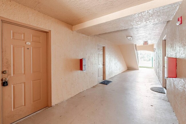 Building Photo - 4041 San Marino Blvd