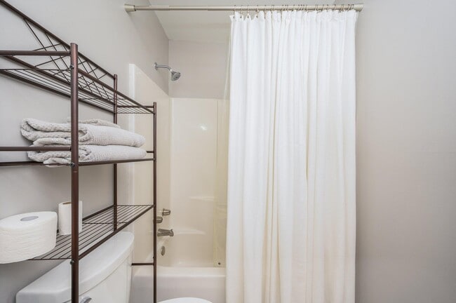 Building Photo - 1221 Charleston Cir