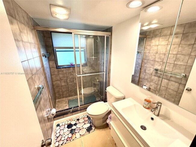 Building Photo - 3051 S Palm Aire Dr