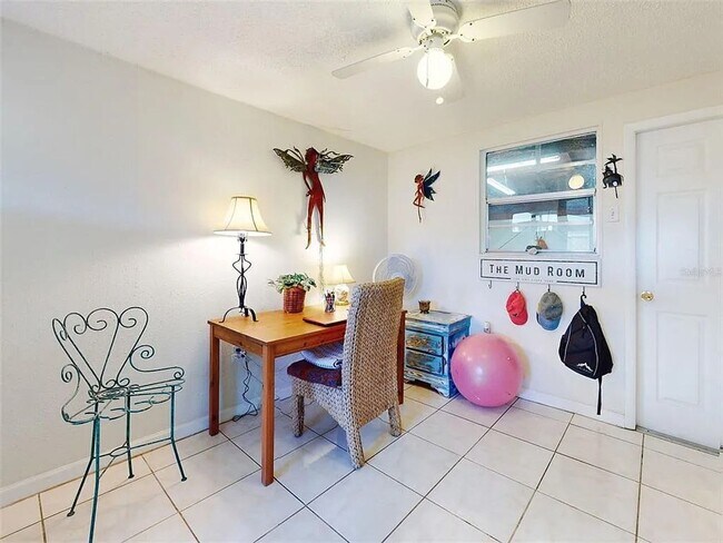 Building Photo - Charming 2-bedroom, 1-bath home