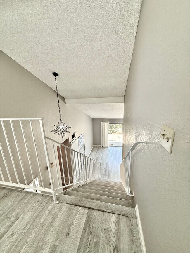 Building Photo - Beautiful 3 bedroom, 3 bath condo in Grand...