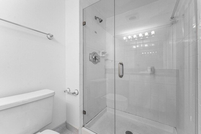 Building Photo - 8566 Casa Del Lago