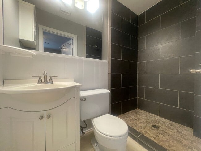 Building Photo - Broadmoor Gem! Move In Ready So Hurry!