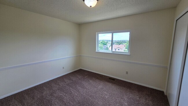 Building Photo - 3855 Blazingwood Way